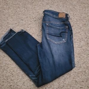 Ladies American Eagle Destroyed Super Stretch Tom Girl  Jeans Size 6